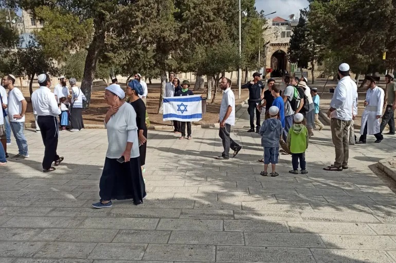 Jews-defile-Aqsa