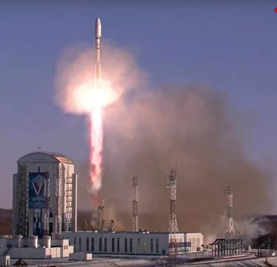 Iran launches satellites